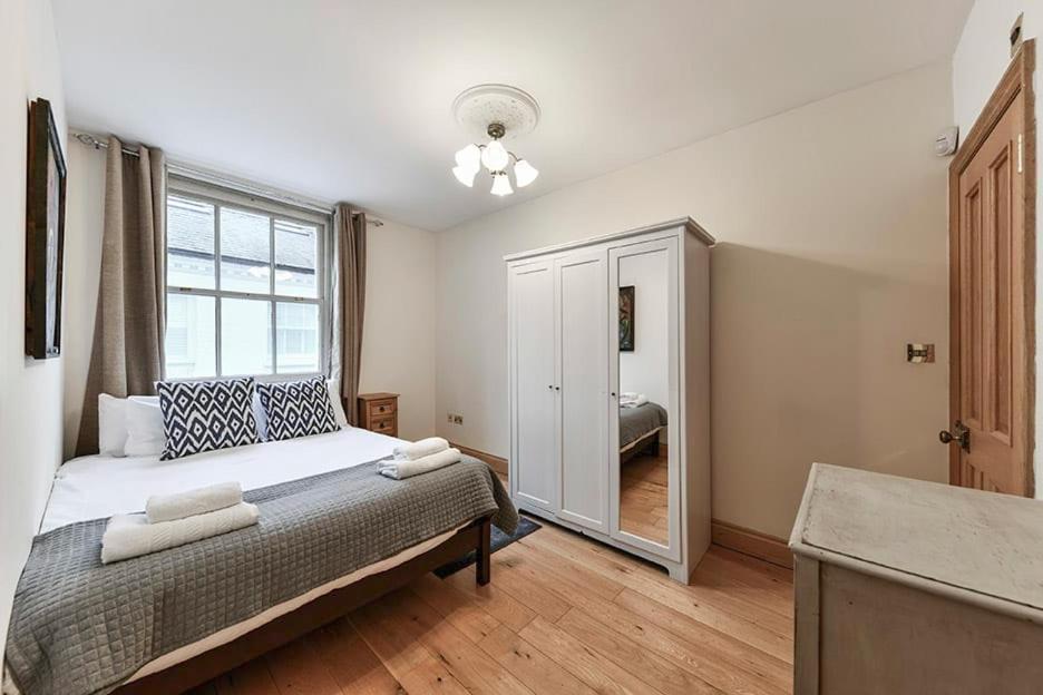 Ferienhaus Knightsbridge 2br Mews House